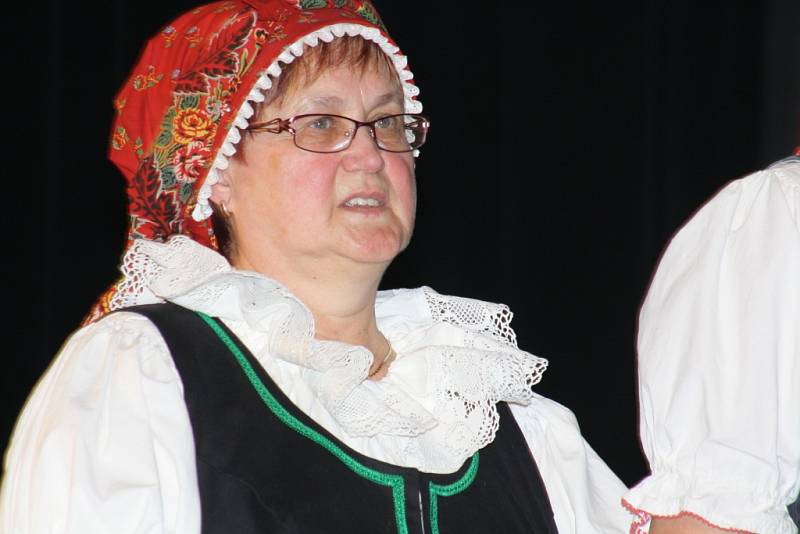V sobotu večer se lidem ve Ždánicích představilo šest folklorních souborů