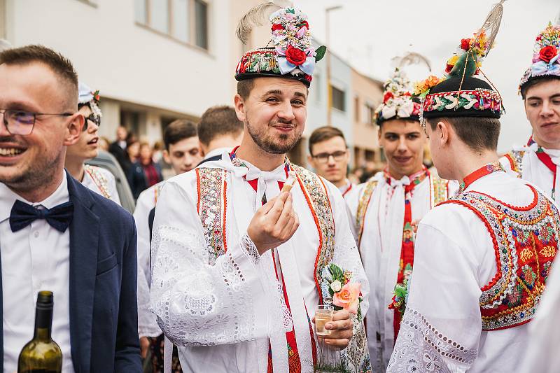 Při hodech v Dolních Bojanovicích měli chlapci i děvčata z místní chasy na starosti zábavu.