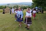 Na louce nad Malou Vrbkou se sešli kosci z okolí i ze Slovenska. Už podevatenácté.