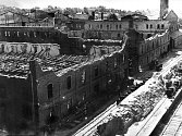 Cihelna po vypálení německou armádou v dubnu 1945