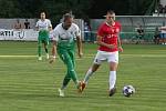 Fotbalisté třetiligového Uherského Brodu (červené dresy) v předkolo MOL Cupu zdolali divizní Bzenec 3:1.