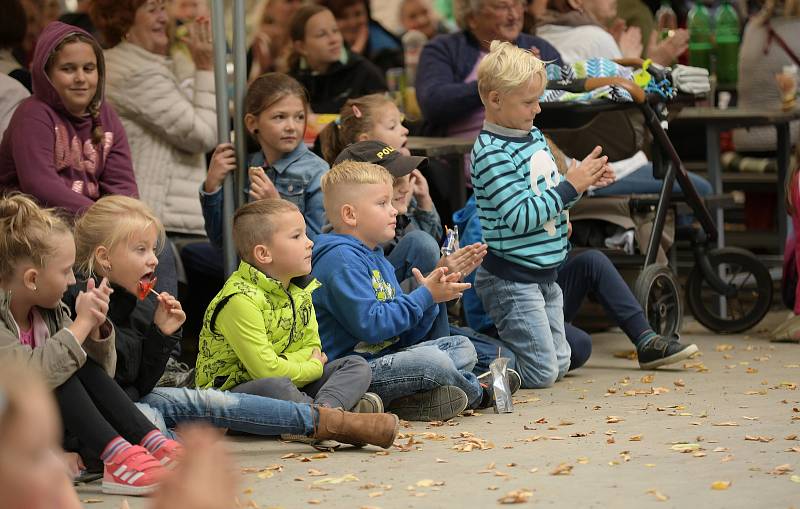 Desátý ročník kulinářského klání Petrovský kotlík. Nejlepší guláš podle návštěvníků uvařili hasiči.