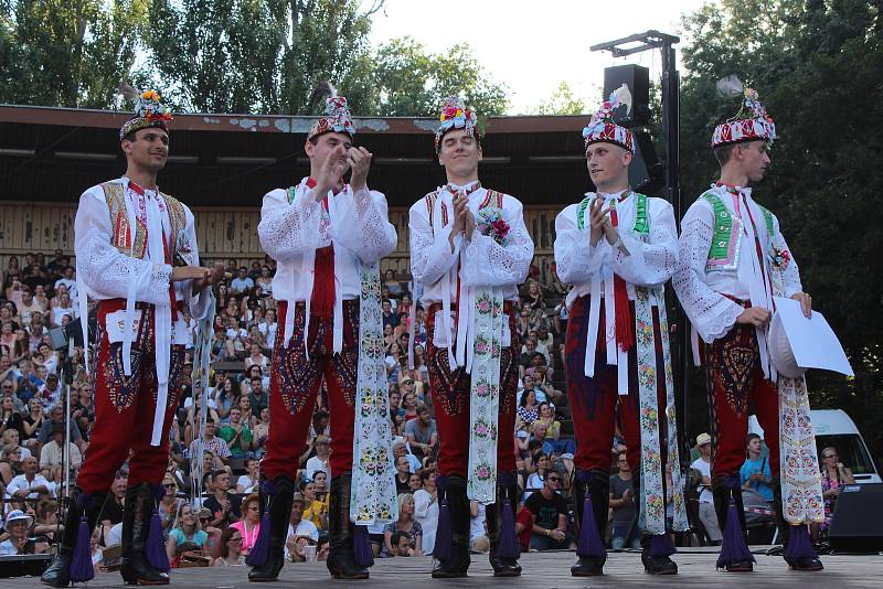 Lidé si ve Strážnici užili 74. ročník Mezinárodního folklorního festivalu.