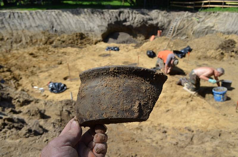 Archeologický záchranný výzkum u josefovského rybníku.