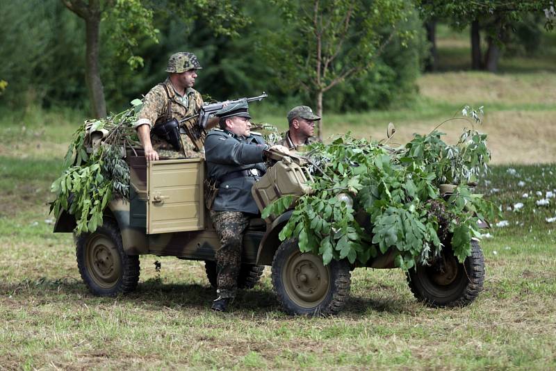 Dny vojenských tradic ve Vlkoši přilákaly stovky návštěvníků. Lidé mohli sledovat střet německé a sovětské armády, který odkazoval na bitvy o moravská města na sklonku války.