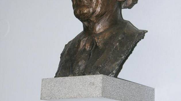 Busta Fanoša Mikuleckého.