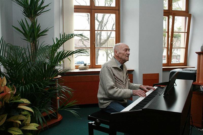 Muzikant, folklorista a sběratel Jaroslav Smutný.