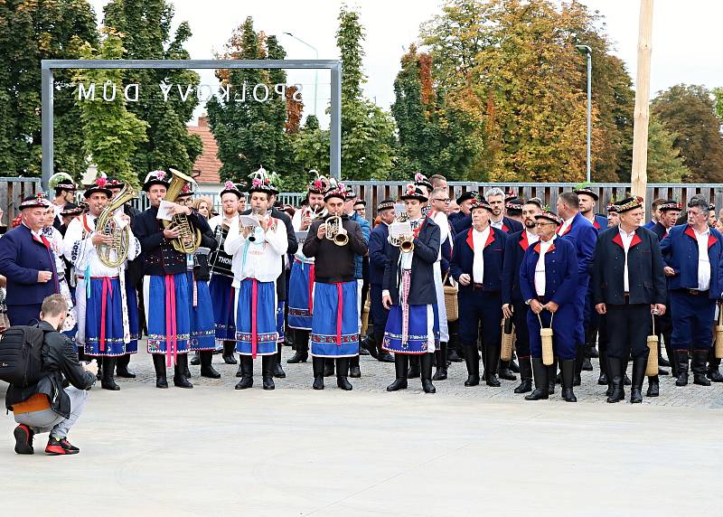 Druhý víkend v říjnu Ratíškovice žily krojovanými hody.