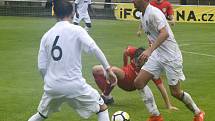 Fotbalisté Hodonína (v bílých dresech) nestačili na Lanžhot, diviznímu nováčkovi podlehli 0:3.