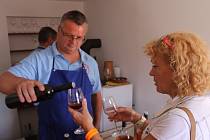 Návštěvníci si při otevřených sklepech v Terezíně vychutnávali ty nejlepší vína místních vinařů.