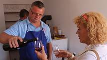 Návštěvníci si při otevřených sklepech v Terezíně vychutnávali ty nejlepší vína místních vinařů.