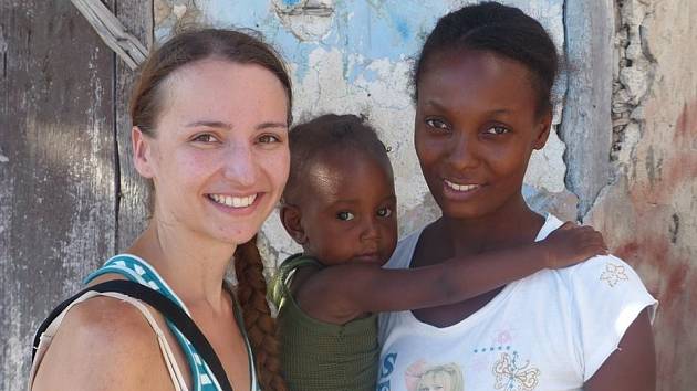 Kristýna Lungová odjela na Haiti s projektem Praga-Haiti vrtat studny. 