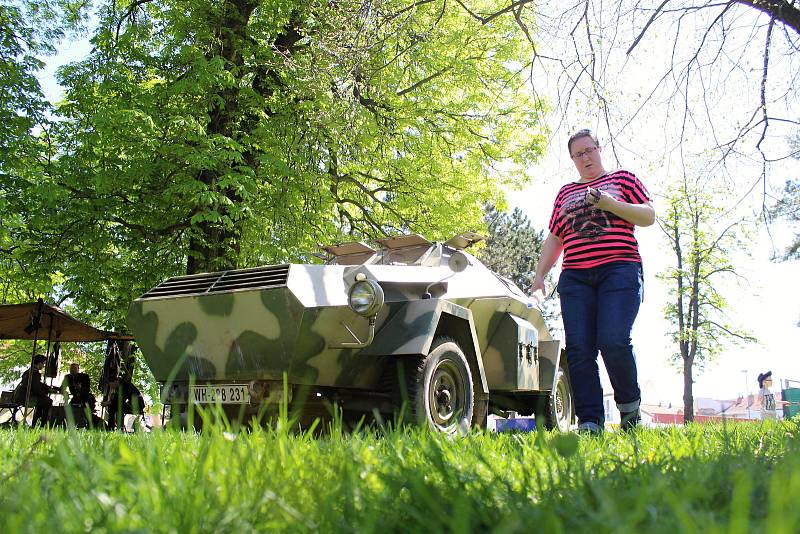 V Kyjově se jako připomínka 73. osvobození města uskutečnila bojová ukázka, k vidění byly rovněž dobové vojenské tábory.