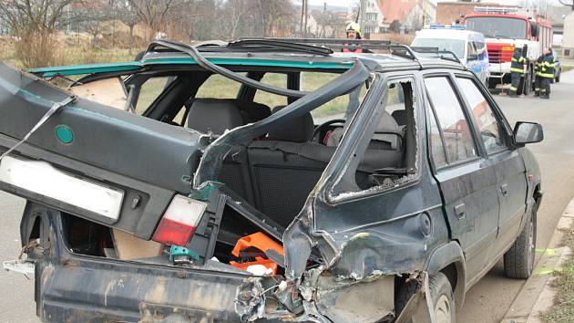 Ve Strážnici došlo v dopoledních hodinách ke srážce osobního auta a osobního vlaku.