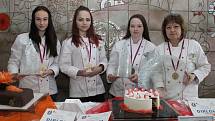 Studentky bzenecké školy královaly na mezinárodní soutěži cukrářského umění v Hradci Králové.