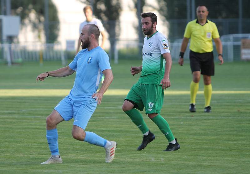 Fotbalisté Bzence (v zelených dresech) porazili Lednici 4:1.