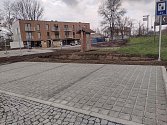 Nové parkoviště ve Veselí nad Moravou u přístavu nad Baťovým kanálem.