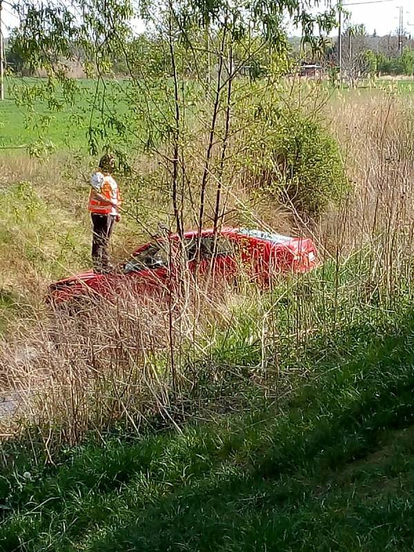 Škodovka sjela z téměř nového parkoviště v Okružní ulici.