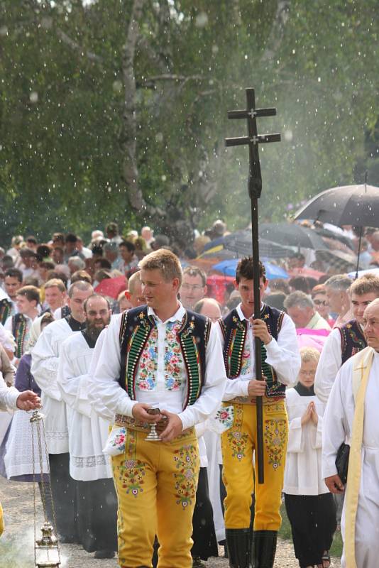 Cyrilometodějskou bohoslužbu na mikulčické akropoli vedl kardinál Miloslav Vlk. Ten připomněl také to, že za rok se bude oslavovat již 1250. výročí příchodu Cyrila a Metoděje.