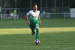 Fotbalisté třetiligového Uherského Brodu (červené dresy) v předkolo MOL Cupu zdolali divizní Bzenec 3:1.