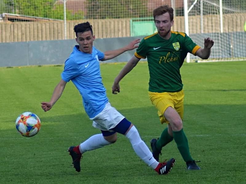 Utkání předních týmů krajského přeboru fotbalistů FK Mutěnice (zelené dresy) - FC Boskovice skončilo nerozhodně 2:2.