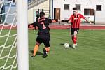 Fotbalisté Hodonína (v červeném) podlehli Uničovu 0:3.