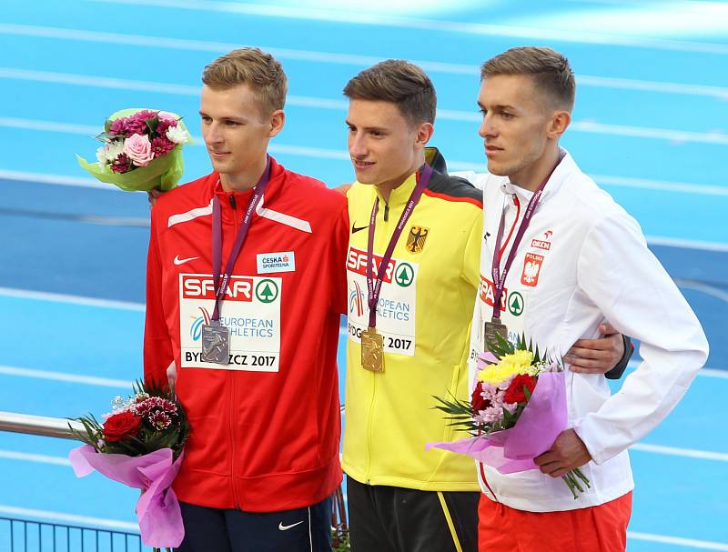 Hodonínský běžec Filip Sasínek získal na evropském šampionátu atletů do 23 let v Bydhošti v běhu na 1500 metrů stříbrnou medaili.
