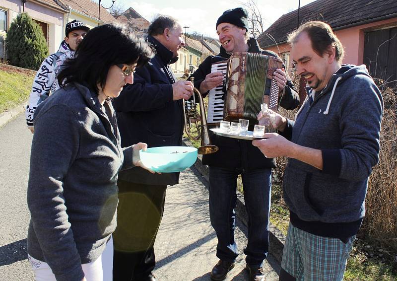 Ve Věteřově se fašaňkové veselí na dlouho odmlčelo, podařilo se je obnovit asi před dvěma lety.