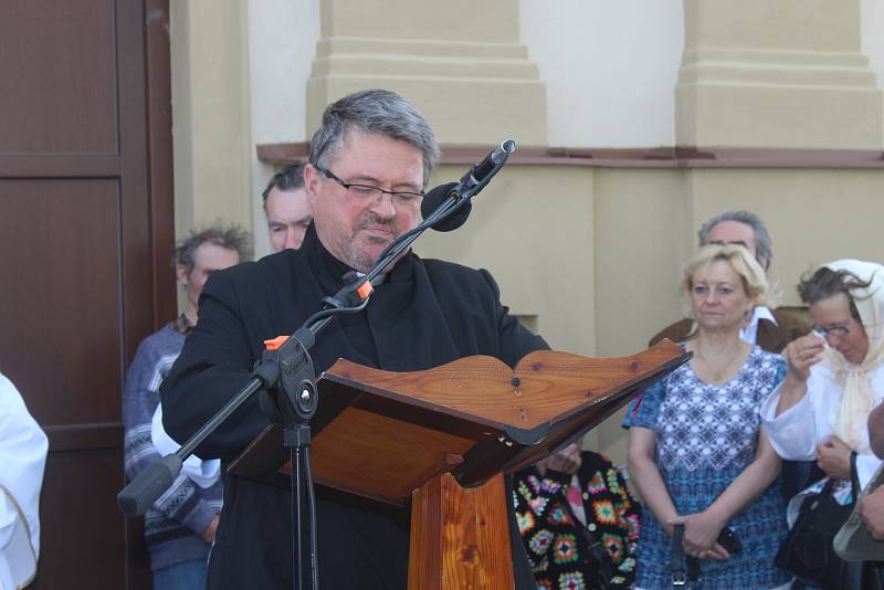 Bzenečtí pokřtili dominantu obce. Kapli svatého Floriána a Šebestiána.