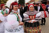 Tradiční hody ve Vracově si ani letos nenechají ujít stovky krojovaných.