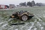 Krátce před třetí hodinou odpolední se na hlavním tahu z Břeclavi do Hodonína u Mikulčic srazilo BMW s volkswagenem.