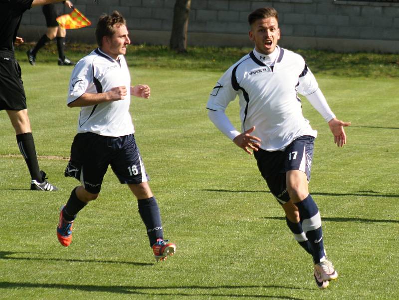 Slovenský útočník Marián Rehák (na snímku) nastřílel Hroznové Lhotě tři branky. Vacenovice na hřišti okresního rivala zvítězily 5:0.