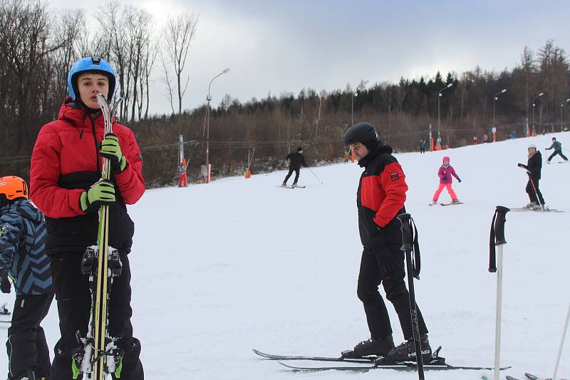 První lyžařská sobota roku 2022 ve Skiparku Filipov.