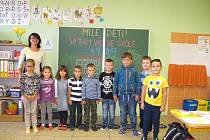 Žáci první třídy ze ZŠ a MŠ v Kyjově –  Bohuslavicích s paní učitelkou Jovankou Rybovou.