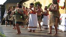 Novozélanský folklorní soubor Whakaari Rotorua na Národopisném festivalu Kyjovského Dolňácka v Miloticích.