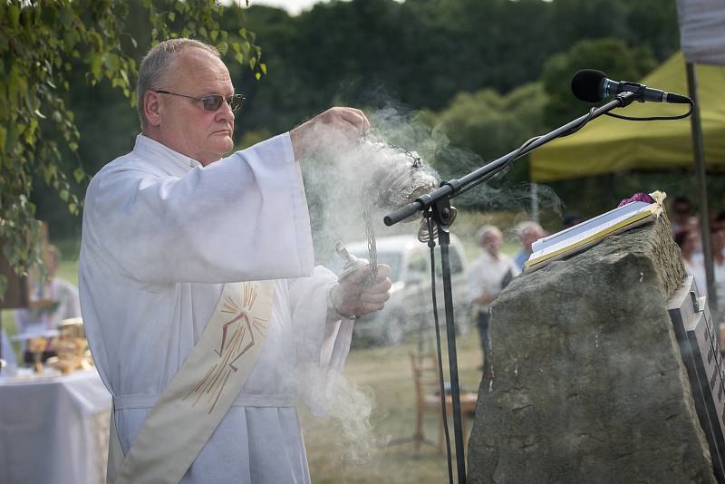 Den slovanských věrozvěstů Cyrila a Metoděje oslavili věřící na Slovanském hradišti v Mikulčicích tradiční Cyrilometodějskou poutí Podluží.