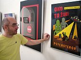 Kurátor hodonínské galerie Jan Buchta ukazuje novou výstavu komiksu.