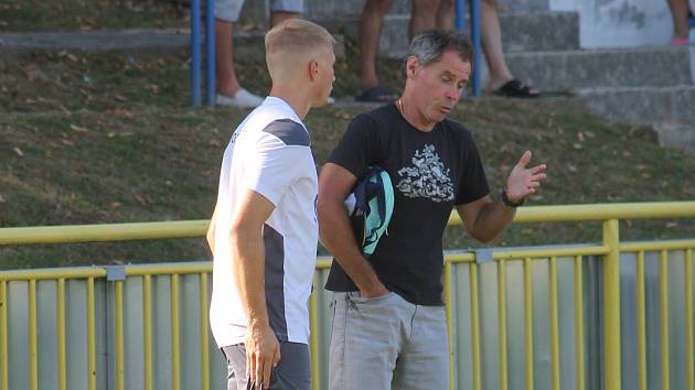 Trenér rohateckých fotbalistů Zdeněk Horák (vpravo).