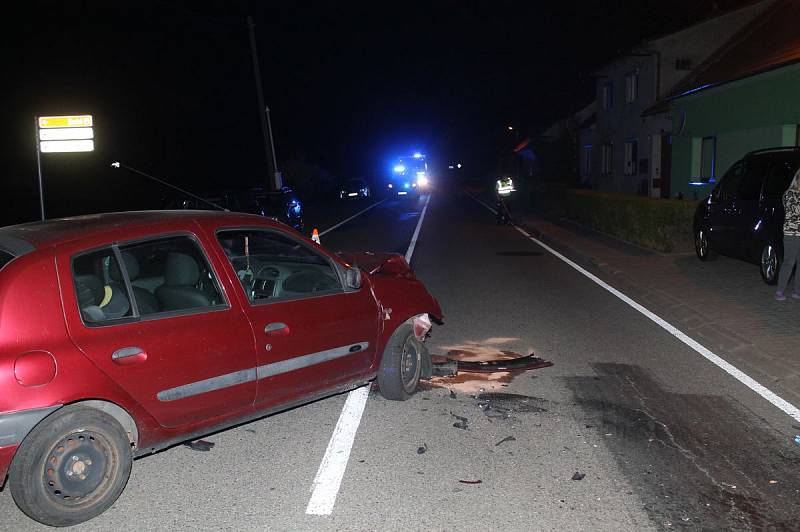 Ke srážce osobního auta a motocyklu spěchali ve středu před sedmou hodinou večerní záchranáři do Žádovic.