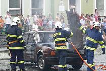 Jak si poradí s hořícím autem, předvedli Ždáničtí během oslav stopětadvacátého výročí založení sboru.
