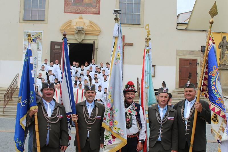 Primiční mše na náměstí v Kyjově novokněze a místního rodáka Filipa Hochmana.