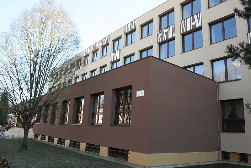 HODONÍN. Bývalé sídlo okresního výboru KSČ v Hodoníně v současnosti slouží stavebnímu odboru městského úřadu a základní umělecké škole.