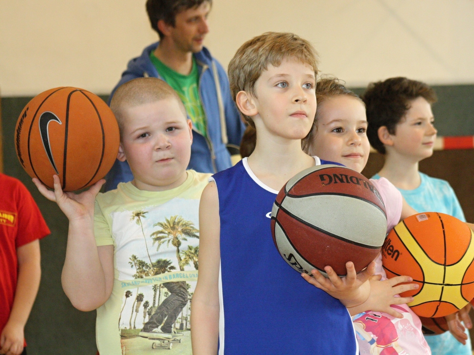 Dribling i házení na koš. Na Vančurově škole vyrůstají nové basketbalové  naděje - Hodonínský deník