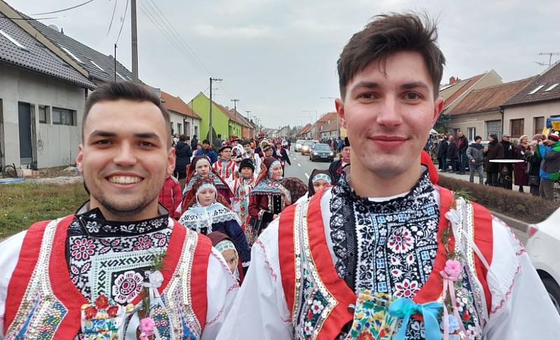 Svatobořice-Mistřín ovládli krojovaní. O tradice je zde pořád velký zájem i mezi mladými.