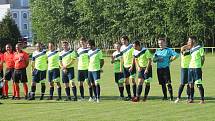 Sto let kopané v Čejči oslavili tamní fotbalisté (v zelených dresech) exhibičním utkáním proti Sigi teamu.