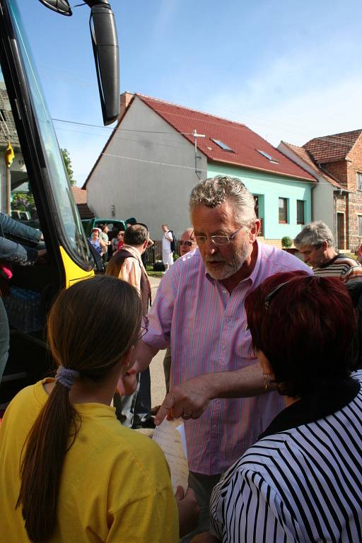 Chartisti odjíždí ze Starého Poddvorova