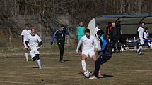 Fotbalisté FC Veselí nad Moravou (bílé dresy) v posledním přípravném zápase zdolali Osvětimany 6:2.