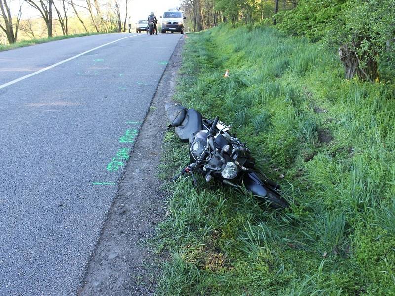 Nehoda motocyklu mezi Moravským Pískem a Polešovicemi.