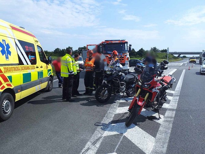 Nehoda dvou motorkářů ve středu komplikovala provoz u Břeclavi.