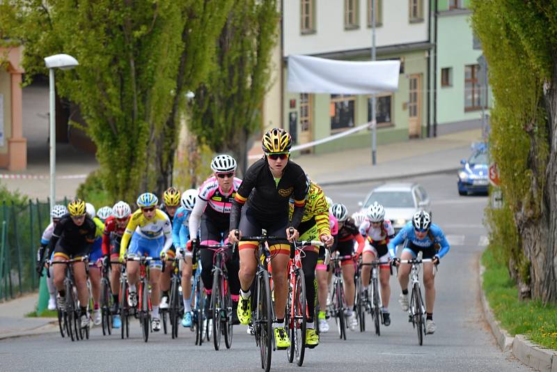 Mladá cyklistika Tereza Korvasová v letošní sezoně hájí barvy pražské Dukly. Má za sebou závody Českého poháru i etapový mezinárodní podnik Gracia Orlová.